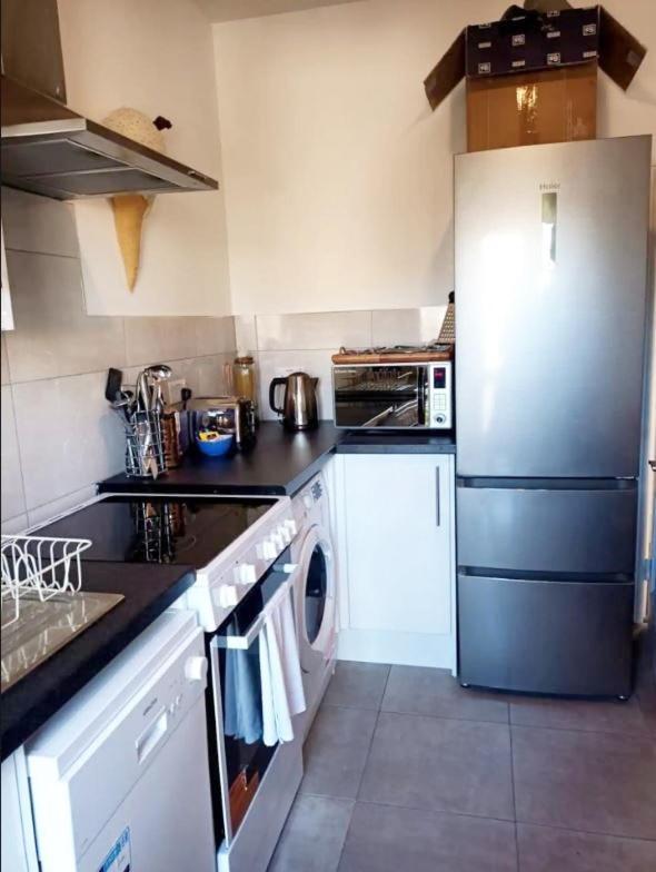 Stylish 2-Bed Flat, Quick Access To London Sights Apartment Exterior foto