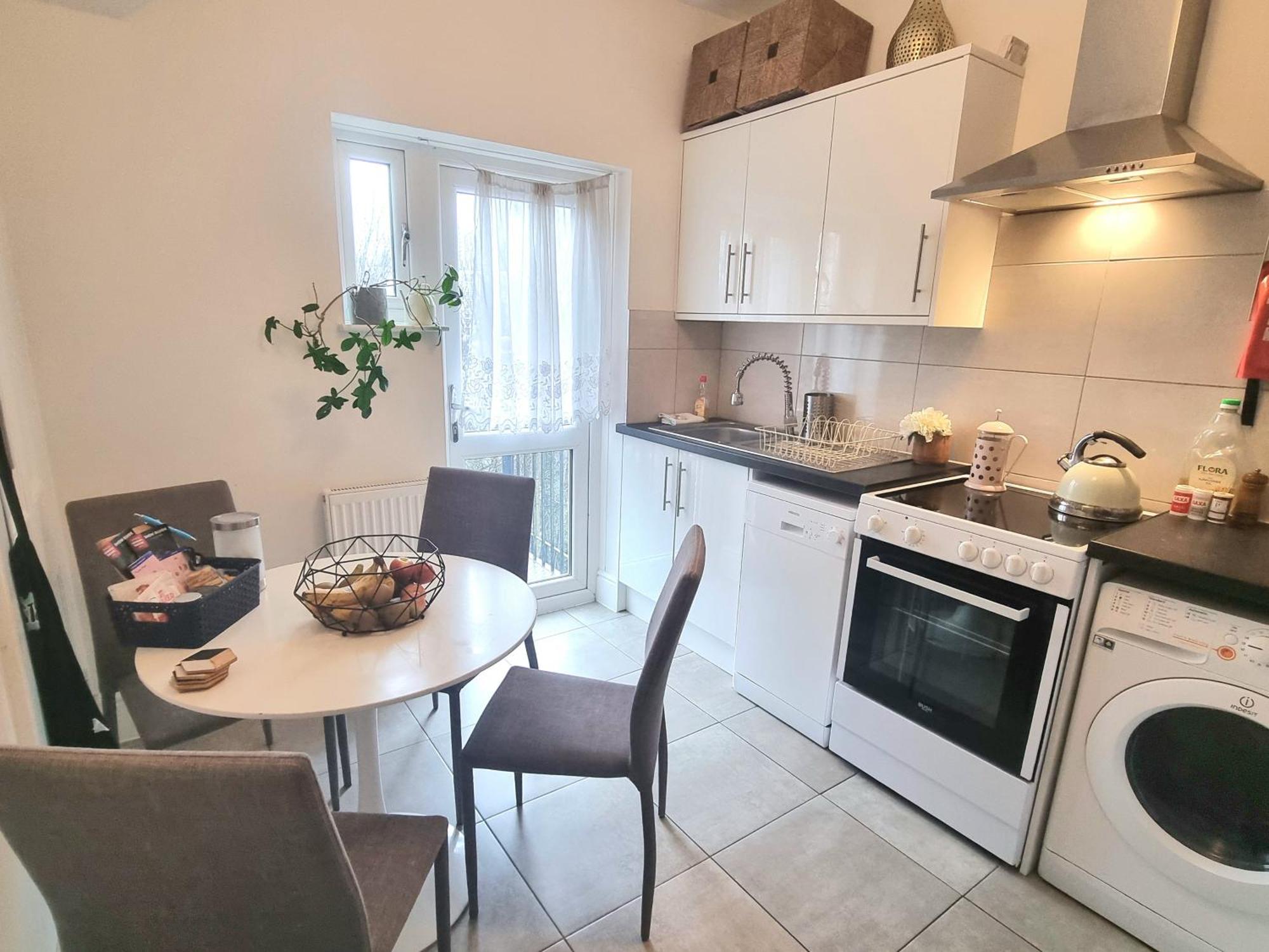 Stylish 2-Bed Flat, Quick Access To London Sights Apartment Exterior foto